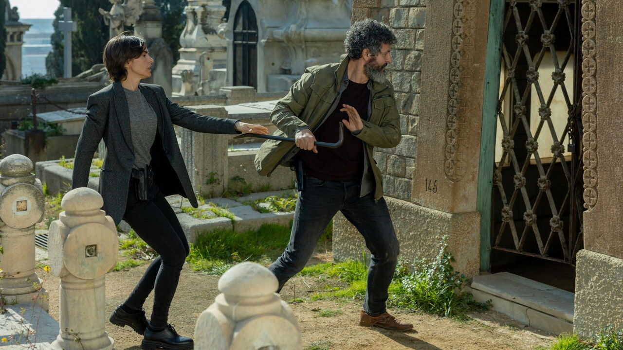 DE - Stadt der Schatten (2025) (ES) 3