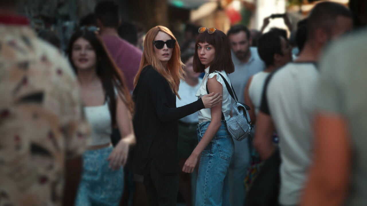 ES - ¿De quién huimos, mamá? (2023) 1