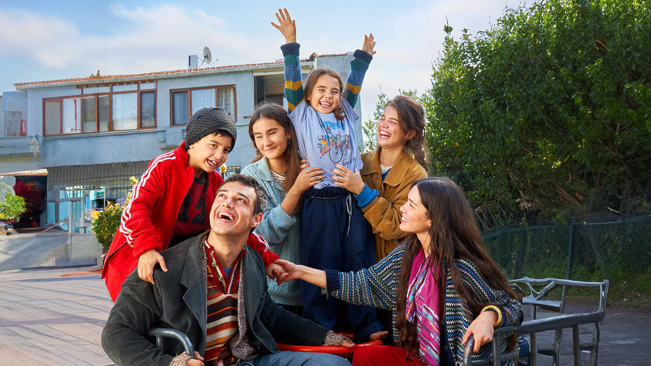 EN - Sahipsizler - 6 of Us (2024) (TR) 0