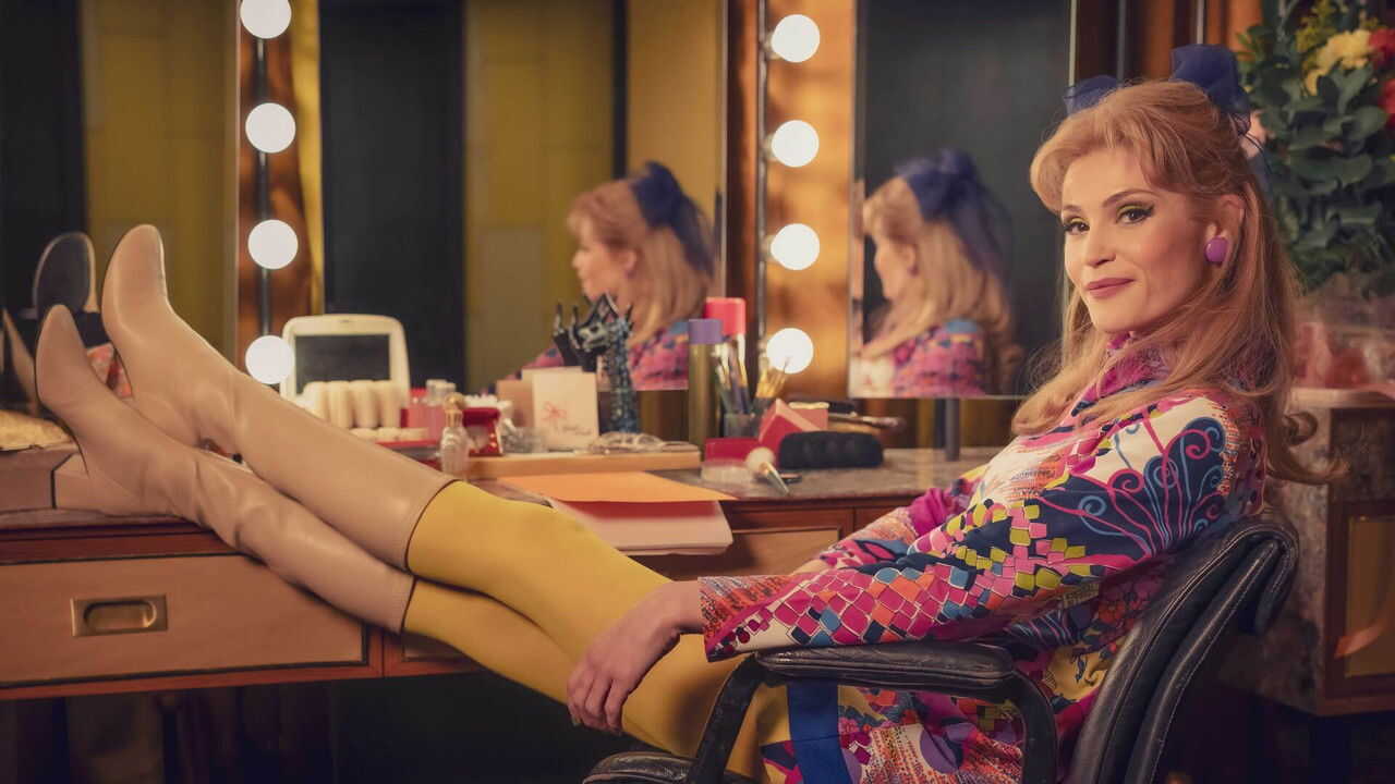 ES - Funny woman (2023) 1