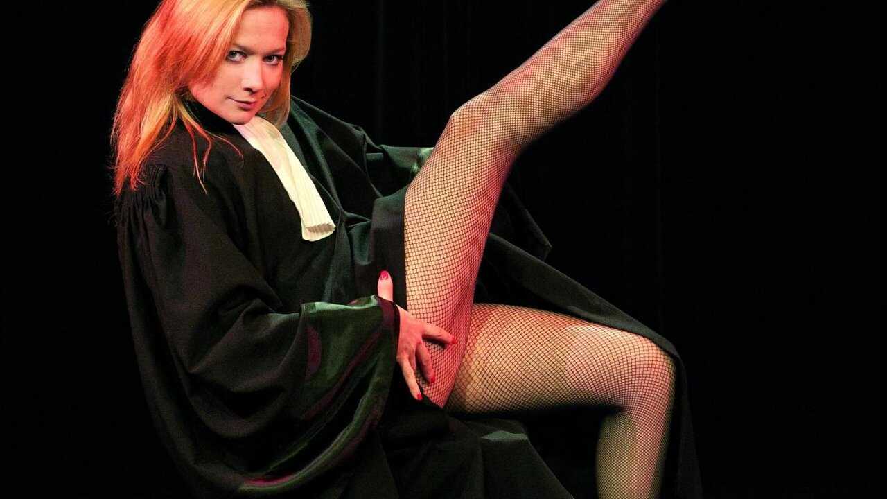 Caroline Vigneaux quitte la robe (2015) 0