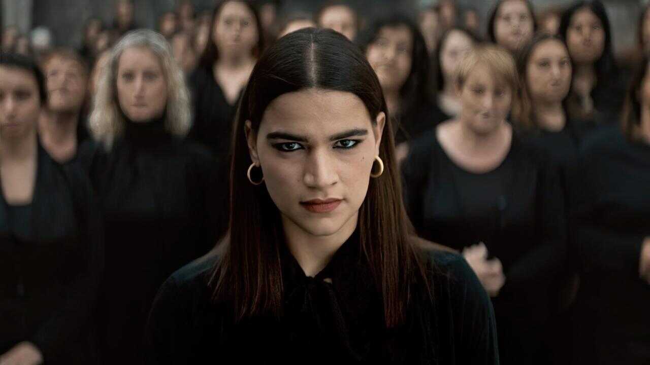 Una Femmina: The Code of Silence 0