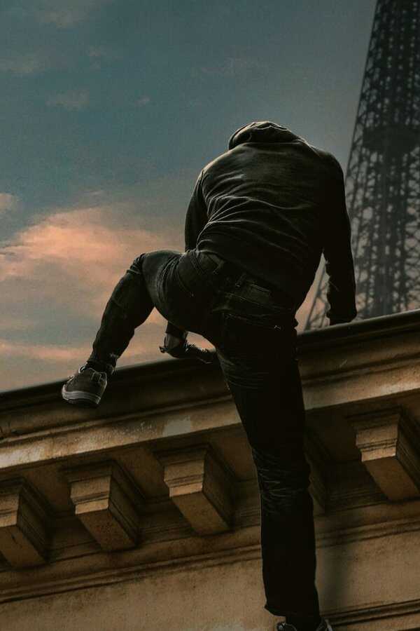Vjeran Tomic : L'homme-araignée de Paris (2023) 0