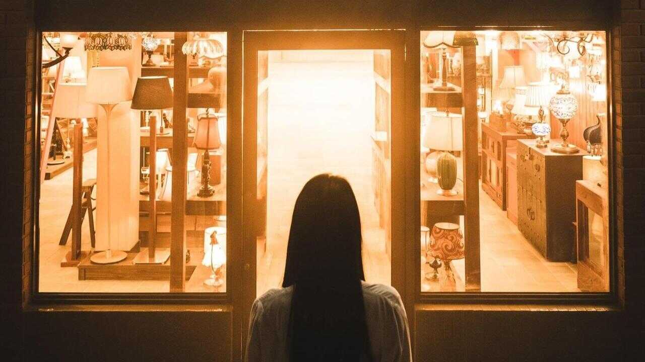 AR - Light Shop (2024) 1